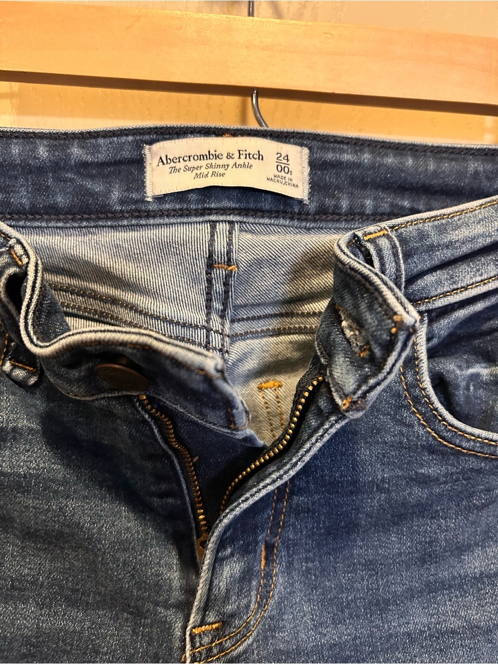 Abercrombie & Fitch Mid Rise Super Skinny Jeans - Dark Blue Wash 00/24